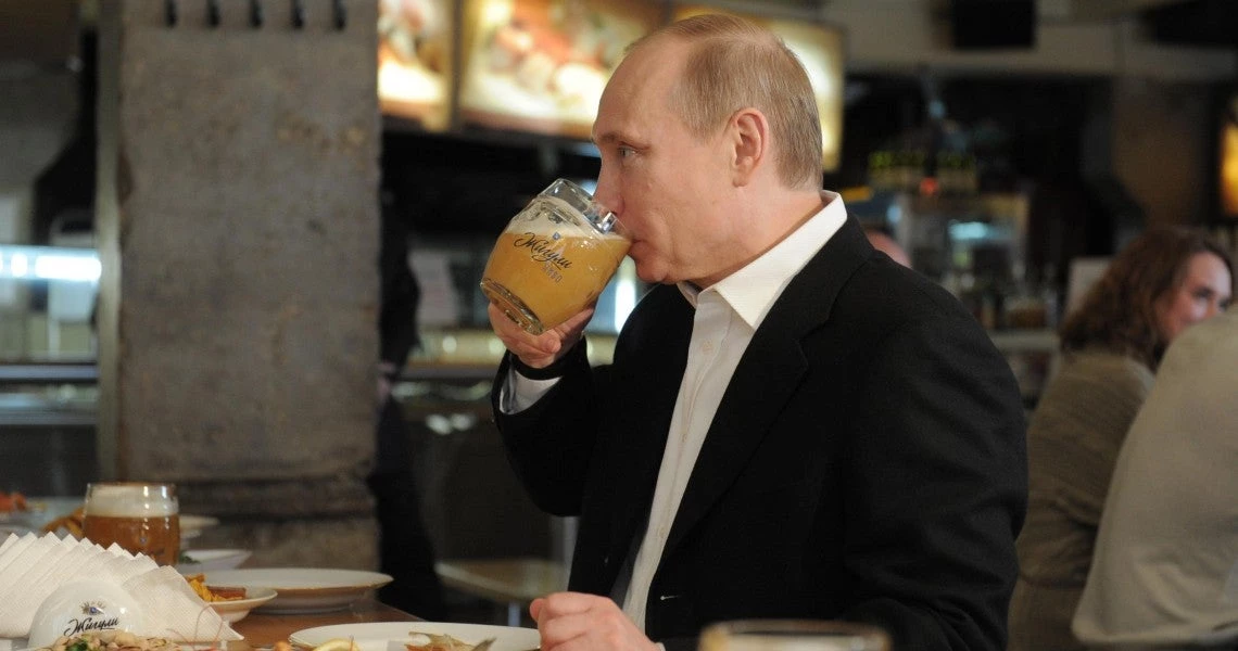 Πούτιν: Η Μέρκελ μου στέλνει… μπουκάλια μπύρας! (βίντεο)